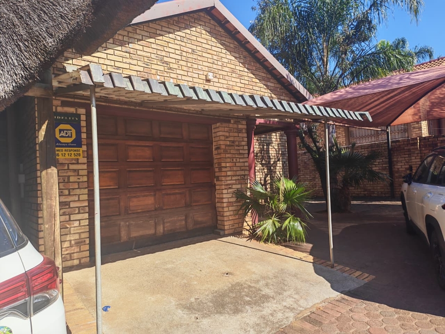 3 Bedroom Property for Sale in Azalea Park North West